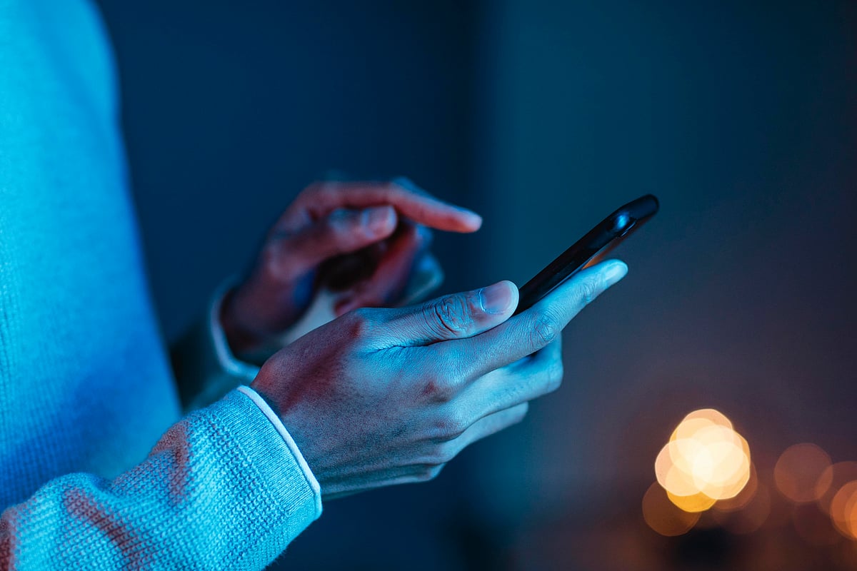 <div class="paragraphs"><p>A man using smartphone (Source: freepik)</p></div>