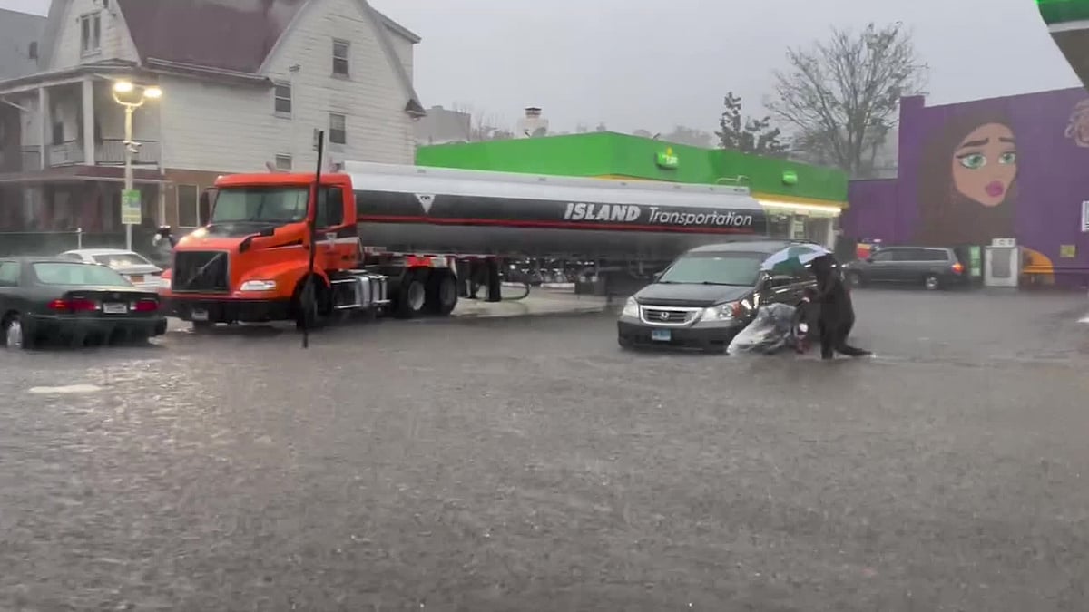 WATCH: The New York City metropolitan area was hit with torrential rains and flash flooding Friday morning.Source: Bloomberg