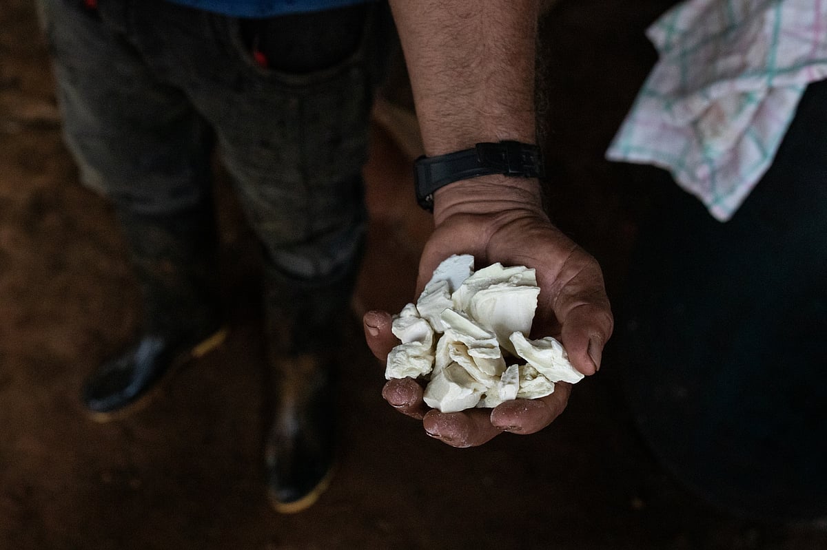 A worker holds coca paste in La Paz, Guaviare department, ColombiaPhotographer: Ivan Valencia/Bloomberg