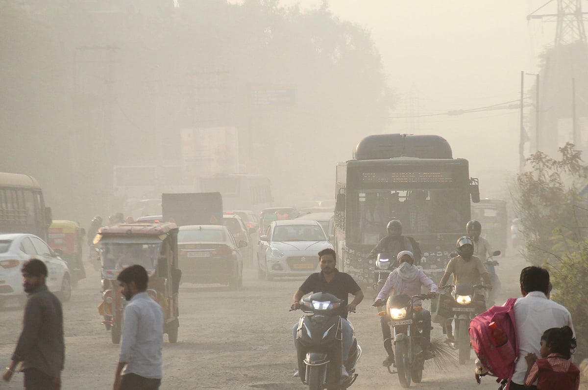 <div class="paragraphs"><p>The pollution rose from the previous day's level, with air quality recordings in over 10 monitoring stations slipping into the 'severe' category, a level known to pose health risks even to otherwise healthy people.(Photo: PTI)</p></div>