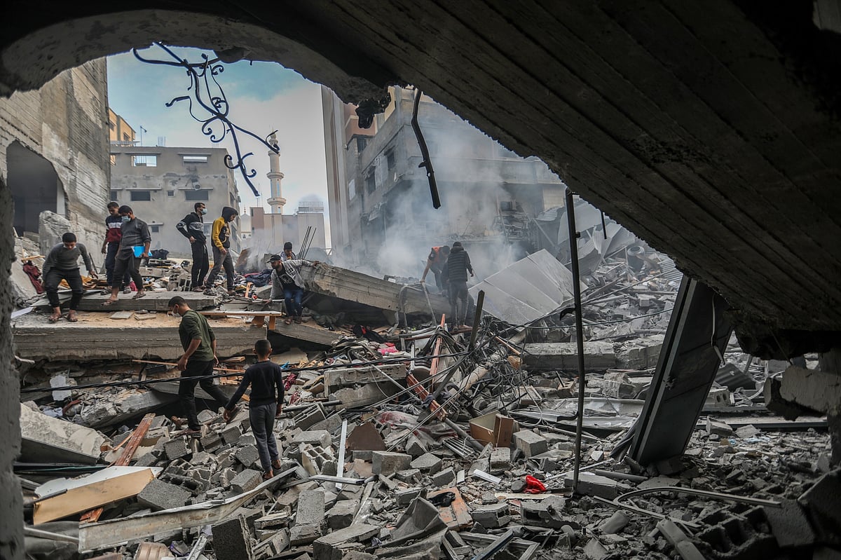 Residents inspect destruction caused by air strikes in Khan Yunis, Gaza on Dec. 4.Photographer: Ahmad Hasaballah/Getty Images Europe