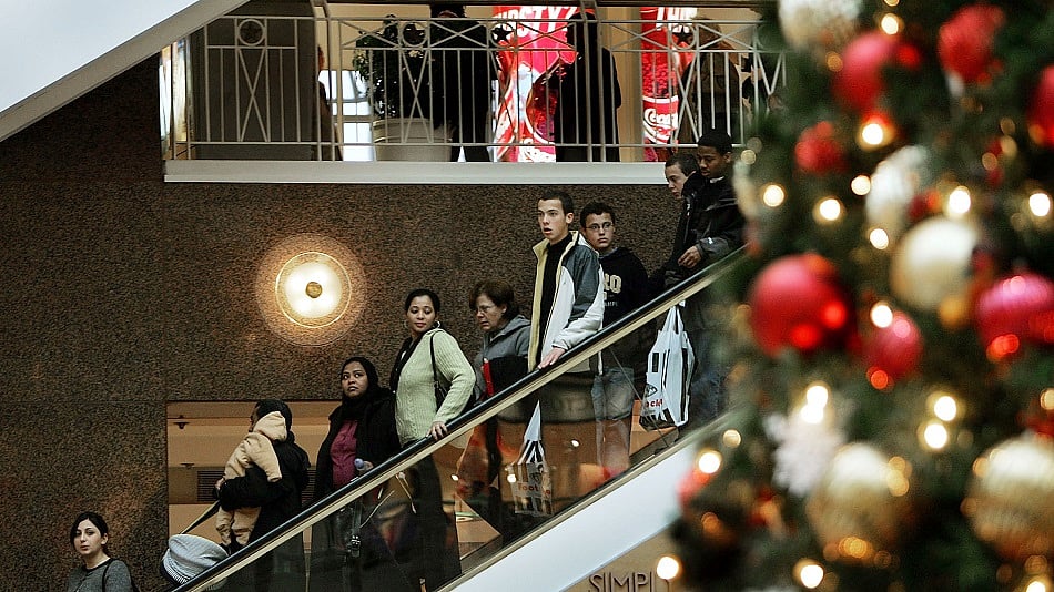The Conference Board Chief Economist Dana Peterson explains why US consumer confidence surged in December. The Conference Board’s index increased to 110.7 in December from a revised 101 reading in November.Source: Bloomberg
