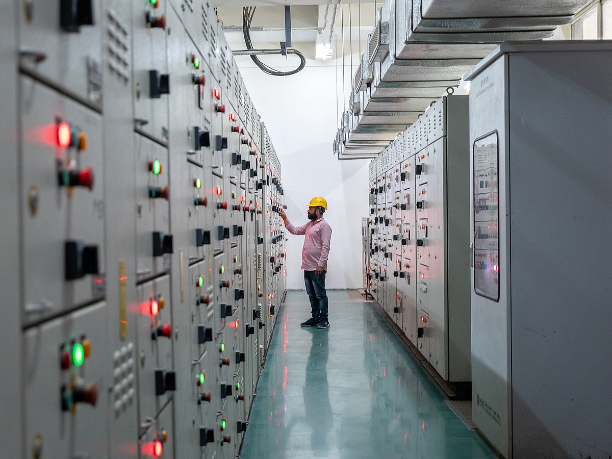 The facility uses heat from burning feedstock to turn water into steam that powers a turbine. Photographer: Anindito Mukherjee/Bloomberg