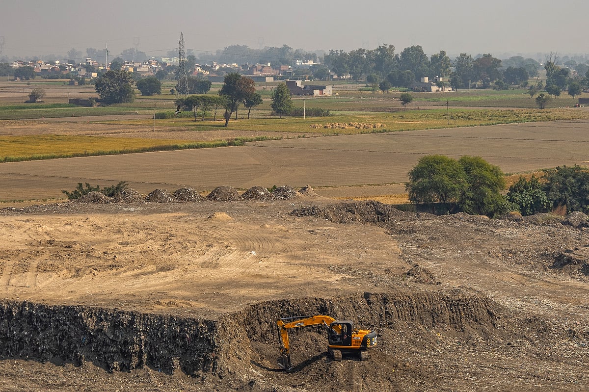 Piles of residue from the process outside the JBM Enviro facility.Photographer: Anindito Mukherjee/Bloomberg