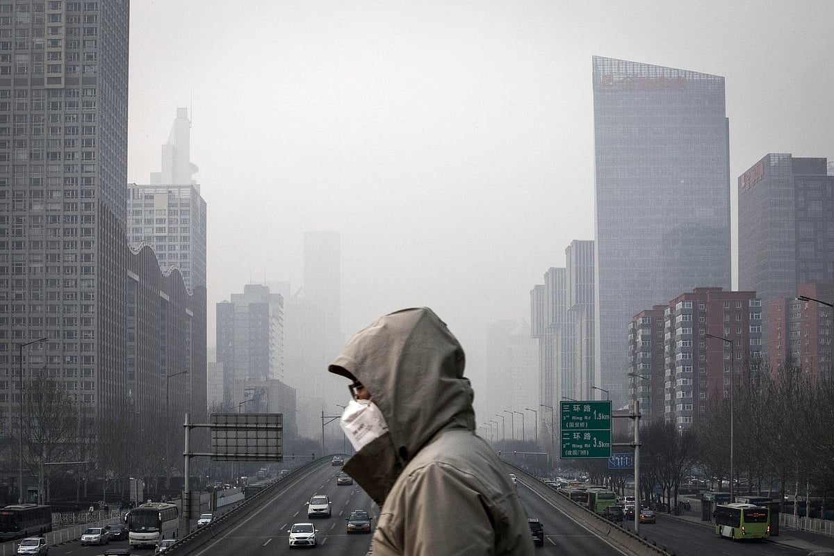 Buildings shrouded in haze in Beijing in Jan. 2017.Photographer: Qilai Shen/Bloomberg
