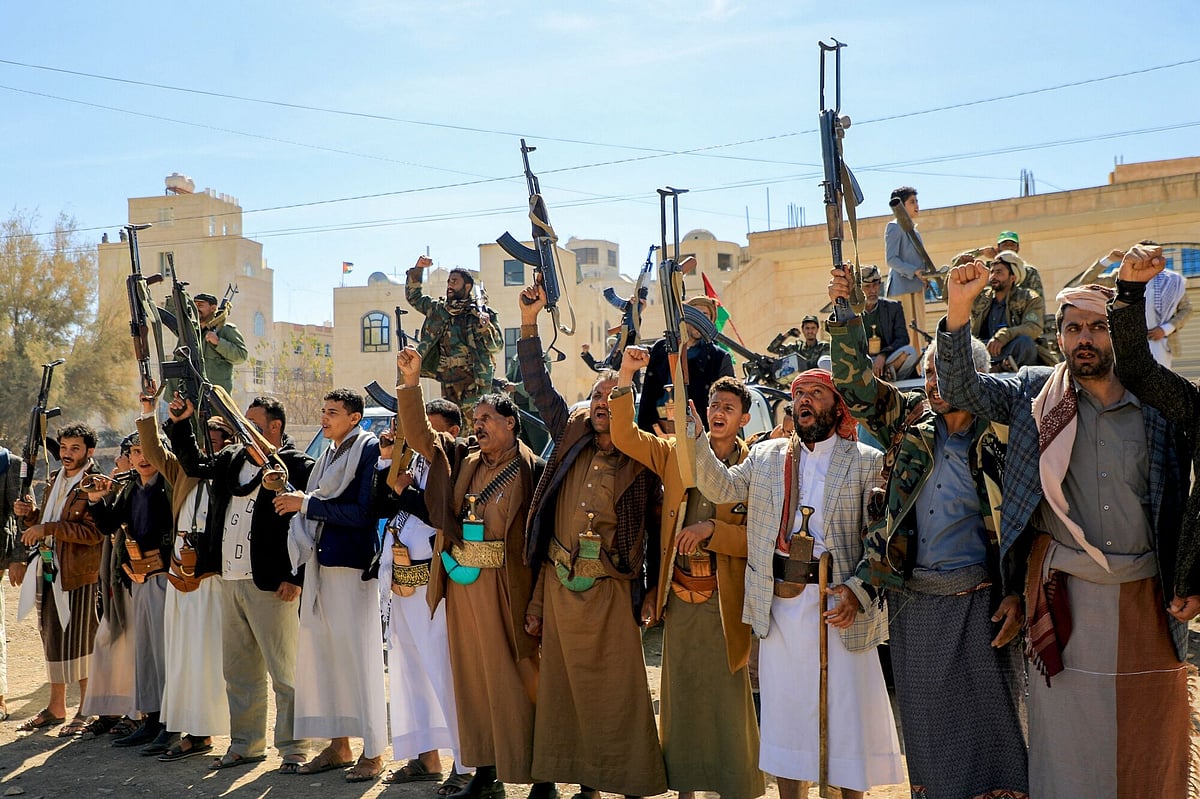 U.S., U.K. Airstrikes Hit More Houthi Targets In New Escalation - Vimarsana News