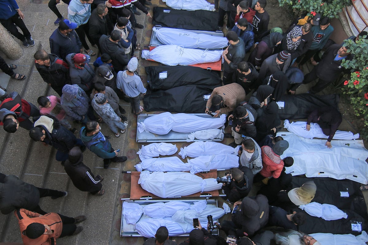 Relatives mourn by the covered bodies of people killed during Israeli bombardment, outside the morgue at the Nasser Medical hospital in Khan Younis, southern Gaza, on Jan. 7.Photographer: Ahmad Salem/Bloomberg