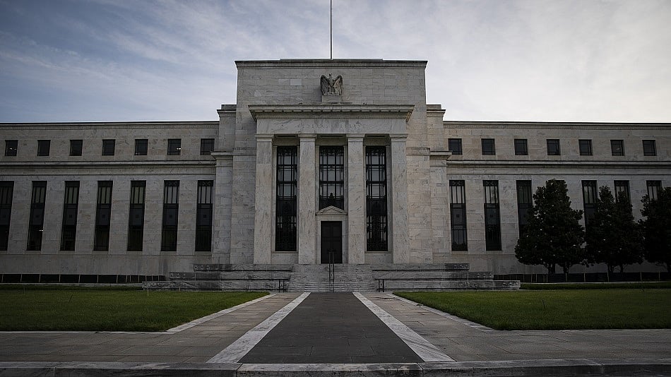 Jeffrey Sherman, DoubleLine Capital’s deputy CIO, says recession risks are still present in the US Bloomberg Television