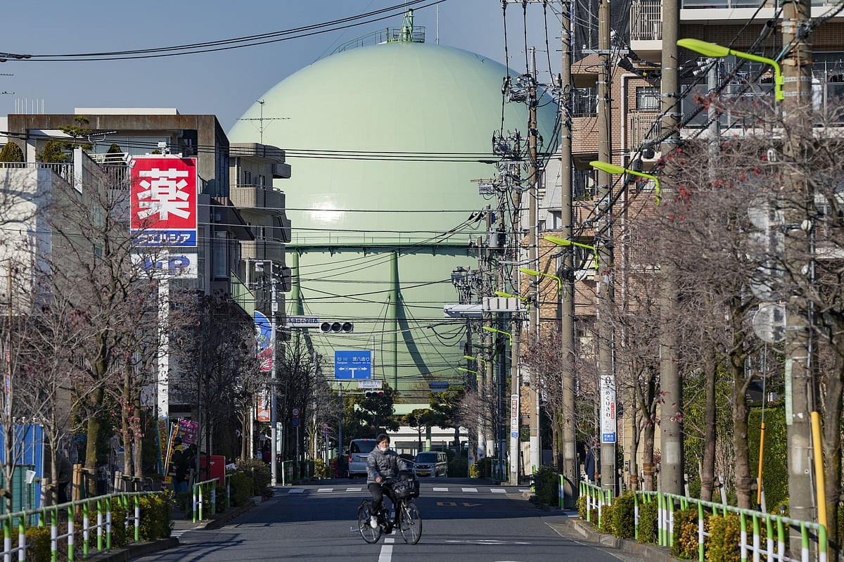 A Tokyo Gas Co. storage tank at the company's Setagaya facility in Tokyo.Photographer: Toru Hanai/Bloomberg