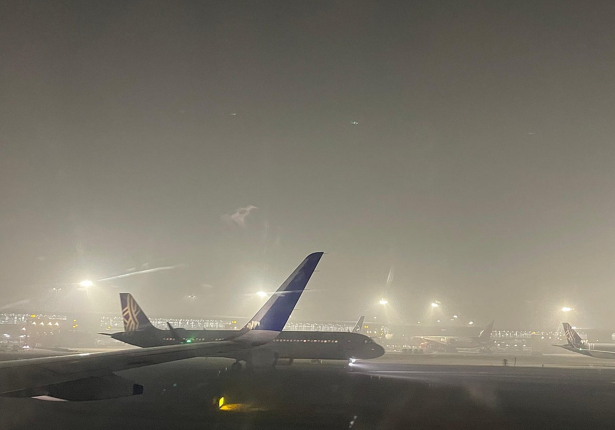 <div class="paragraphs"><p>Fog engulfs the Delhi airport. (Photo: NDTV Profit)</p></div>