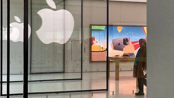WATCH: Dan Ives of Wedbush says Apple’s growth potential makes the stock a “golden buying opportunity” rather than an “elevator exit.”Source: Bloomberg