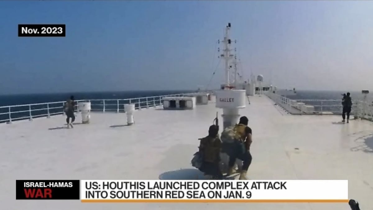 Houthi rebels carried out one of their largest missile and drone attacks to date on commercial shipping lanes in the Red Sea, igniting a response from five US and UK warships patrolling the region critical to global trade. Bloomberg’s Paul Wallace reports.Source: Bloomberg