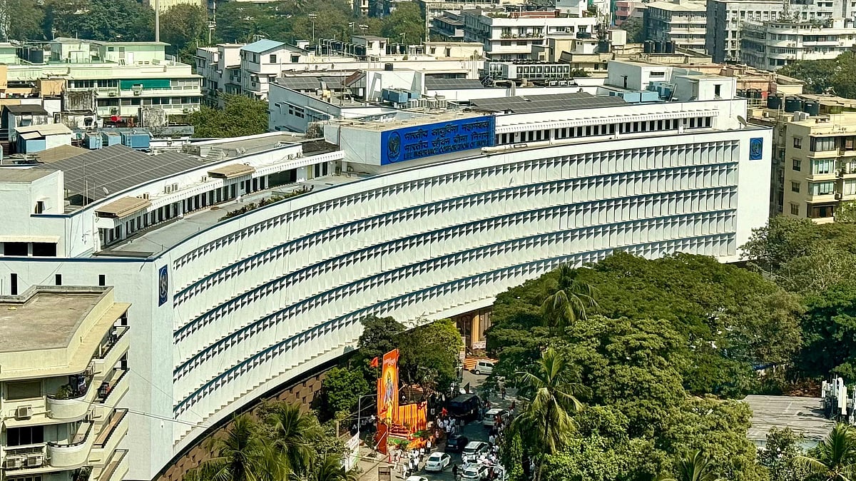 <div class="paragraphs"><p>LIC building. (Source: Vijay Sartape/NDTV Profit) </p></div>