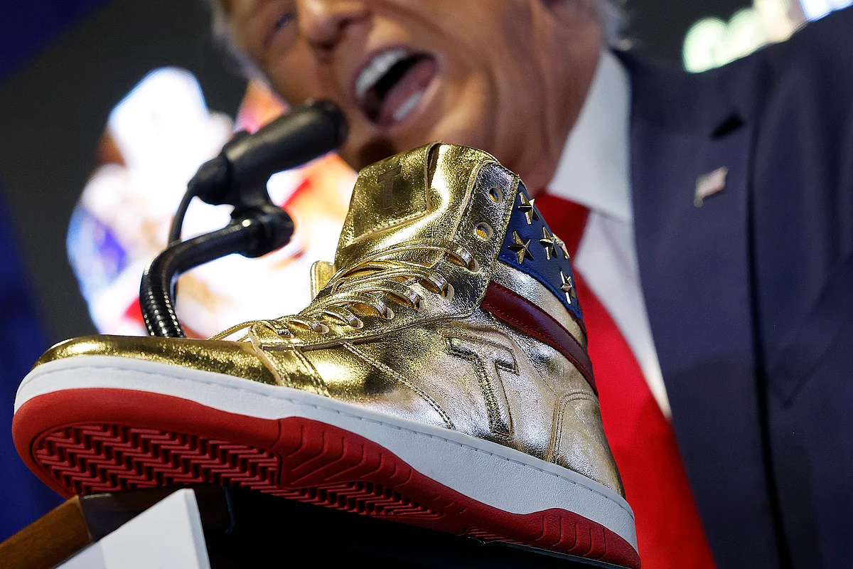 <div class="paragraphs"><p>Donald Trump delivers introduces a new line of signature shoes at Sneaker Con at the Philadelphia Convention Center on Feb. 17.Photographer: Chip Somodevilla/Getty Images</p></div>