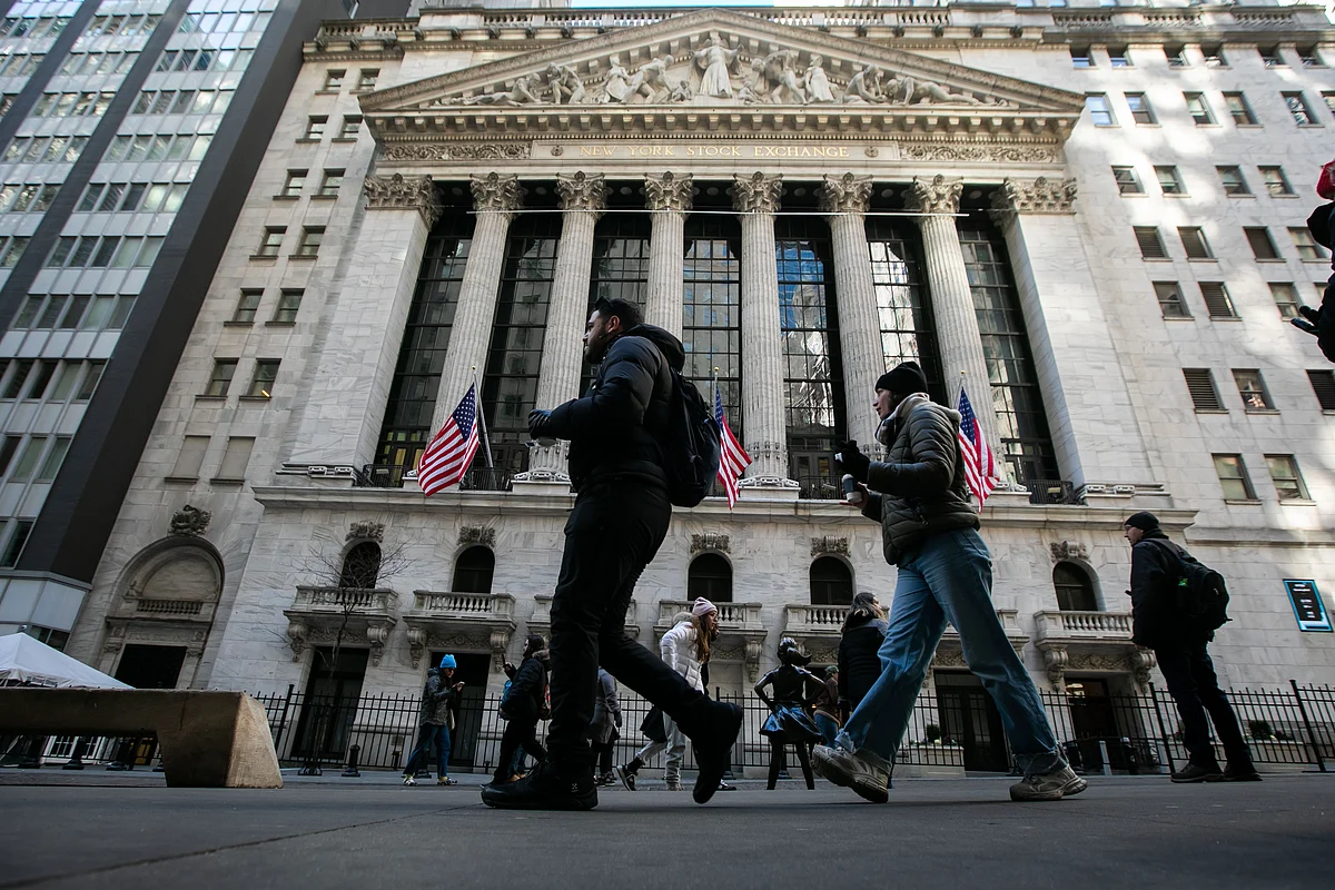 Wall Street ends week on sour notePhotographer: Michael Nagle/Bloomberg