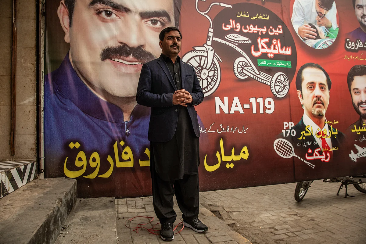 <div class="paragraphs"><p>Tasawar Farooq in front of a campaign poster that includes his brother, candidate Shahzad Farooq, in Lahore on Jan. 25.Photographer: Betsy Joles/Bloomberg</p></div>