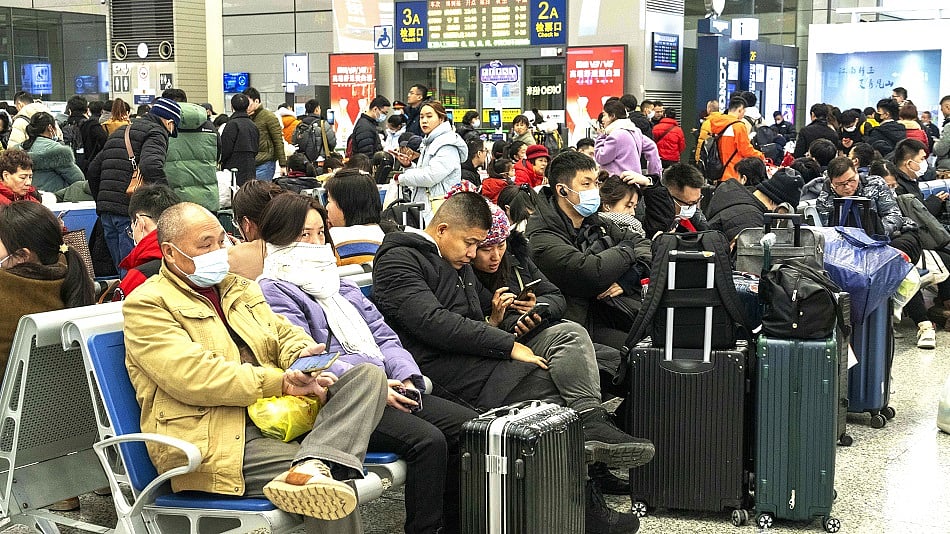 WATCH: Travel and consumer spending in China during the Lunar New Year holiday exceeded levels from before the pandemic. Stephen Engle reports.Source: Bloomberg