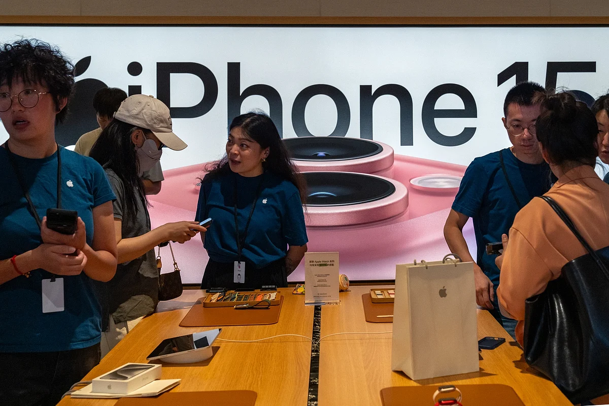 An Apple store in Beijing.Photographer: Andrea Verdelli/Bloomberg