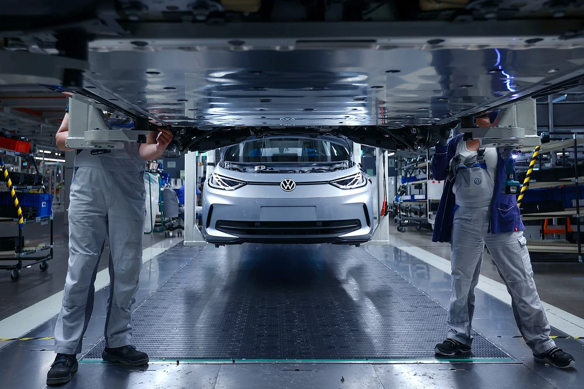 The assembly line for VW ID.3 and Cupra Born electric sedans at the Volkswagen Sachsen GmbH plant in Zwickau.Photographer: Krisztian Bocsi/Bloomberg