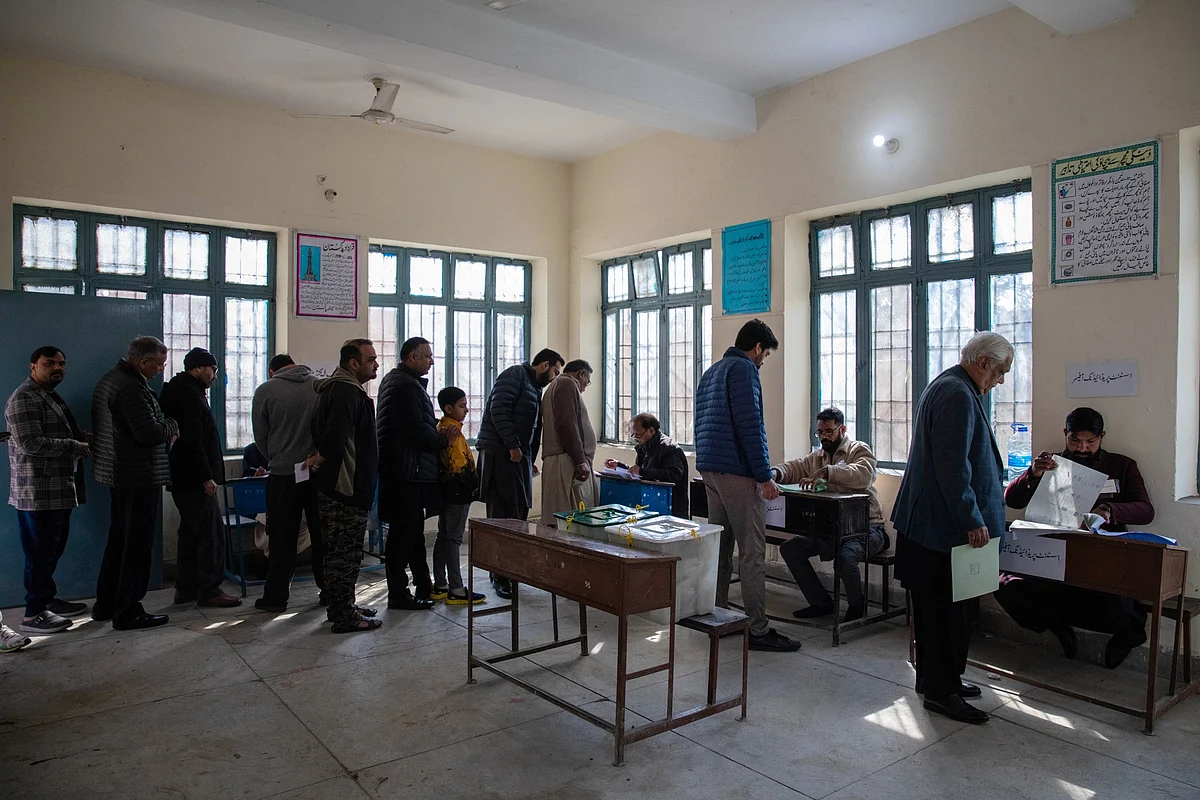 Voters at a polling station in Lahore.Photographer: Betsy Joles/Bloomberg