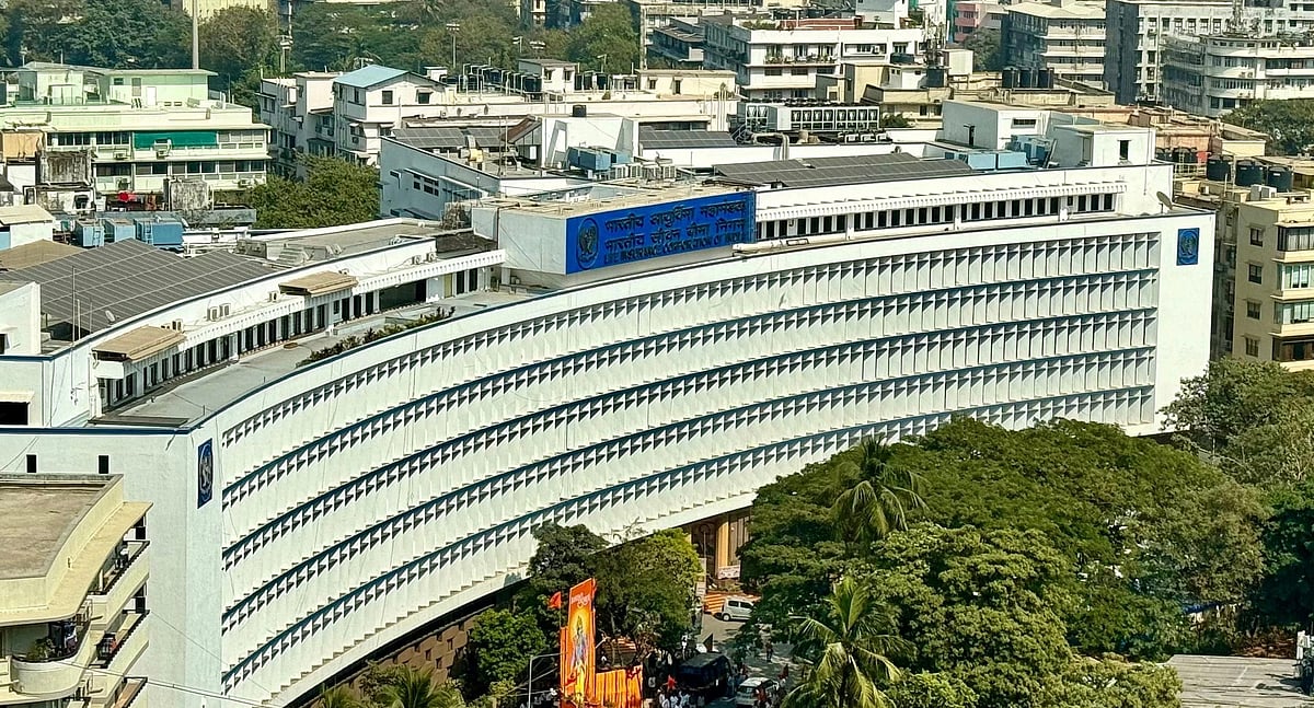 <div class="paragraphs"><p>Life Insurance Corporation (LIC) building (Source: Vijay Sartape/NDTV Profit)</p></div>