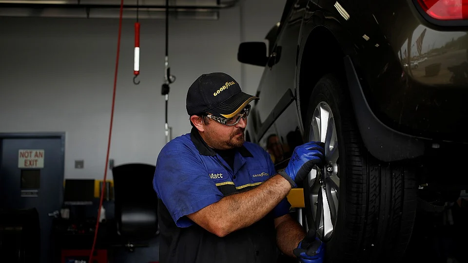 WATCH: Initial applications for US unemployment benefits unexpectedly climbed by 9,000 last week to a two-month high of 224,000. Michael McKee reports.Source: Bloomberg