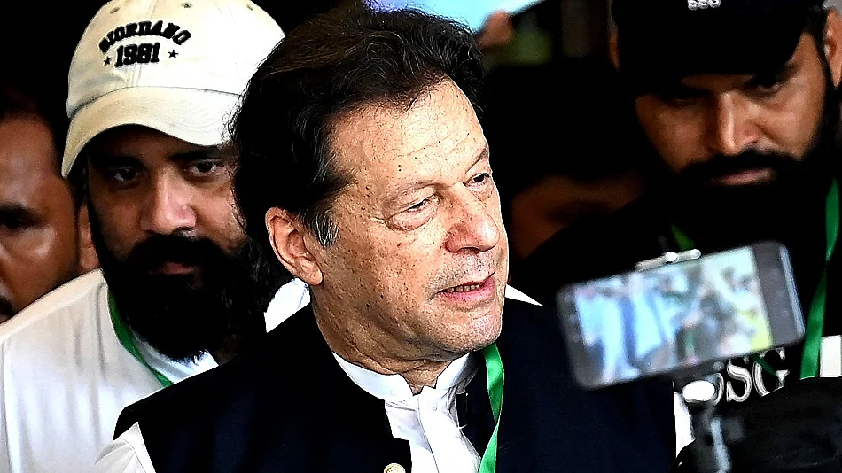 WATCH: Vote-counting in Pakistan is proceeding slowly, and supporters of Imran Khan are claiming what would be a surprise victory. Faseeh Mangi reportsSource: Bloomberg