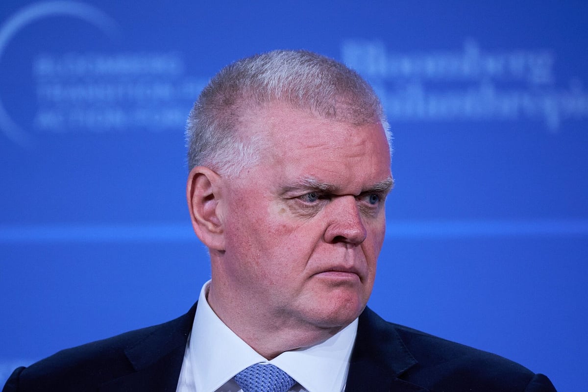 HSBC CEO Noel Quinn Braces For Tough Times After A Strong 2023 - Vimarsana News