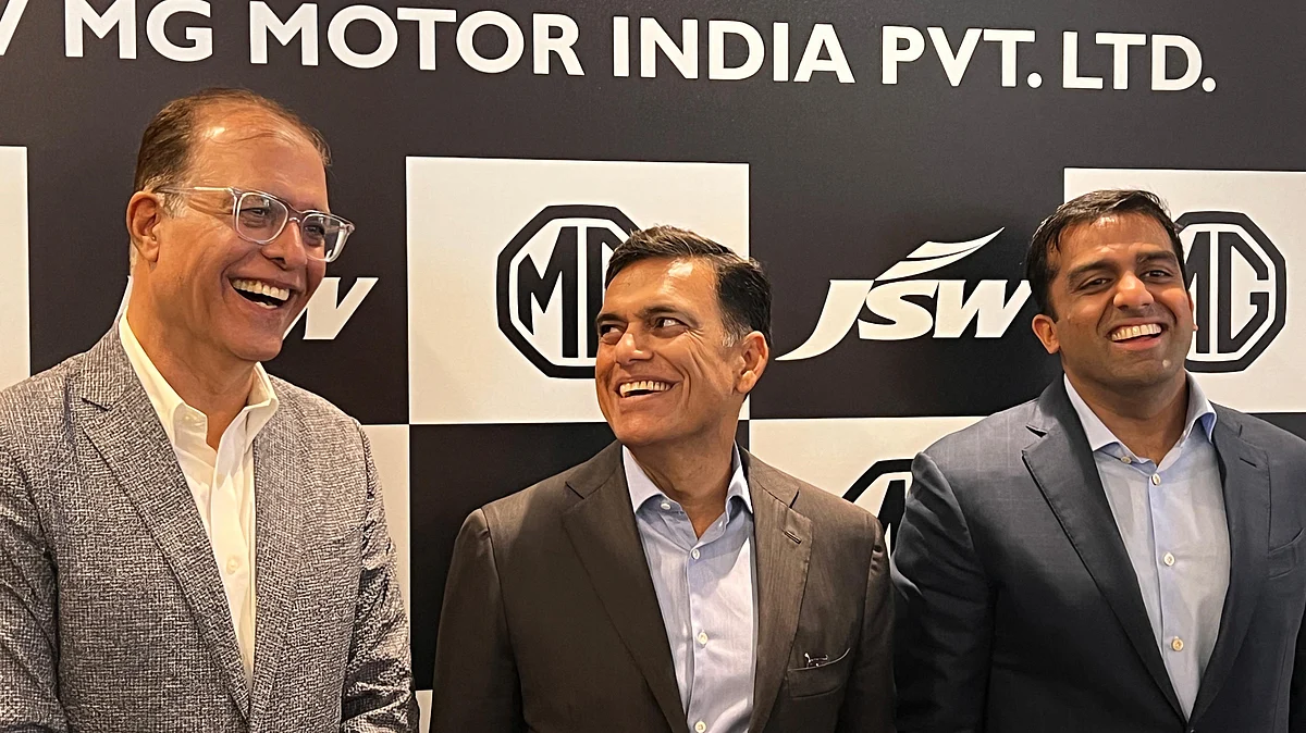 <div class="paragraphs"><p>(From left) MG Motor India CEO Rajeev Chaba, JSW Group Chairman Sajjan Jindal and his son Parth Jindal. (Photo: Mugdha Mishra/NDTV)</p></div>