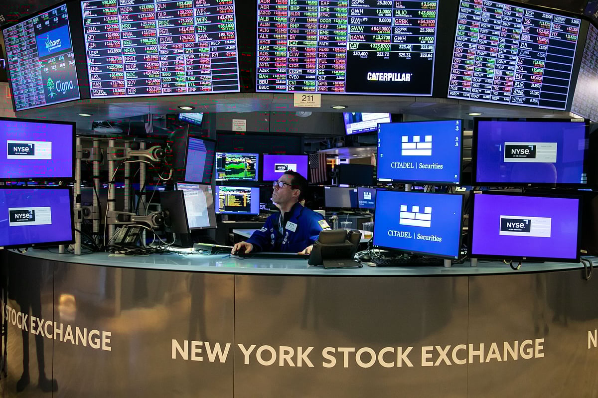 Stocks waver near recordSource: Bloomberg