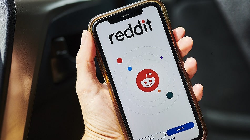 WATCH: Reddit COO Jen Wong calls the social media platform’s IPO “one milestone in the history of a 19-year company that I think has a lot of runway.”Source: Bloomberg