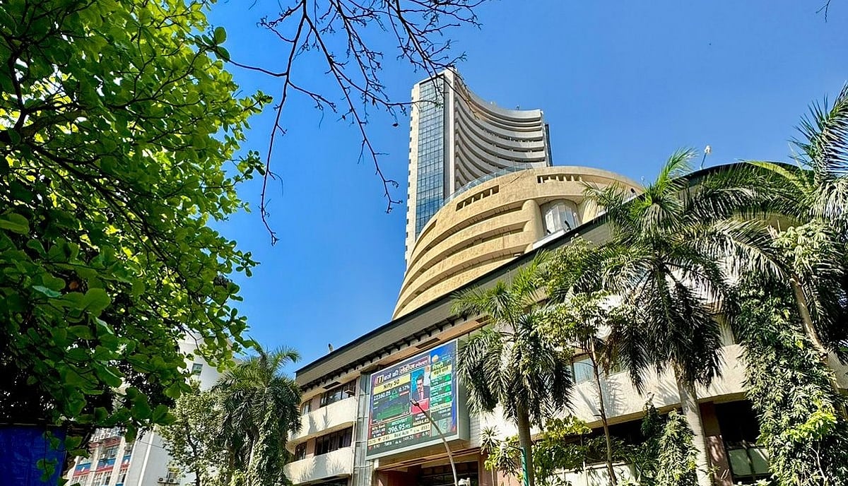 Stock Market Live: Nifty Slips Into Losses; Sensex Pare Gains
