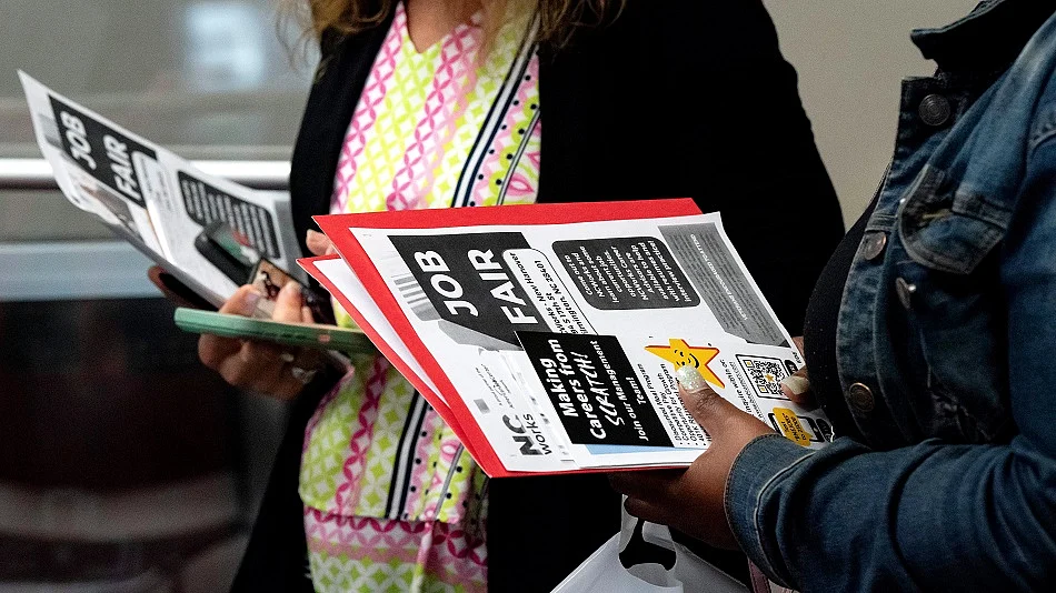 WATCH: US initial jobless claims decreased by 2,000 to 210,000 in the week ended March 16.Source: Bloomberg