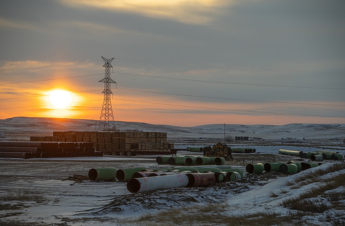 Oil Advances After Canada-US Keystone Pipeline Briefly Halts