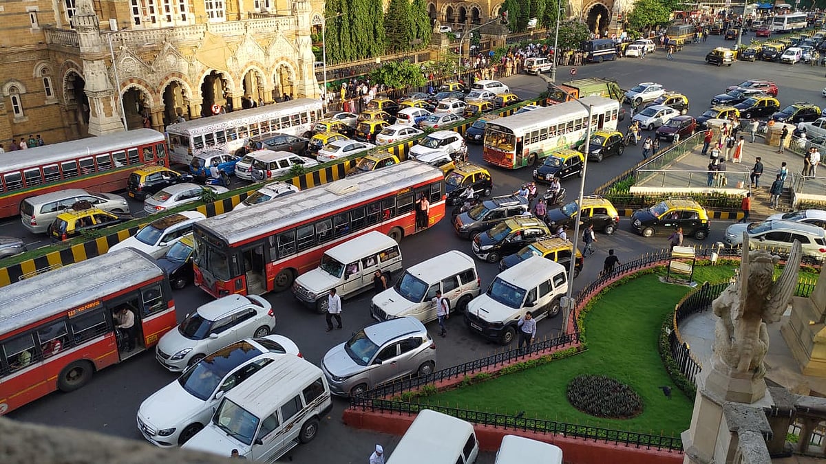 <div class="paragraphs"><p>Vehicles ply on a road outside BMC HQ Mumbai, India. (Photo: Vivek Amare/ Source: NDTV Profit)</p></div>