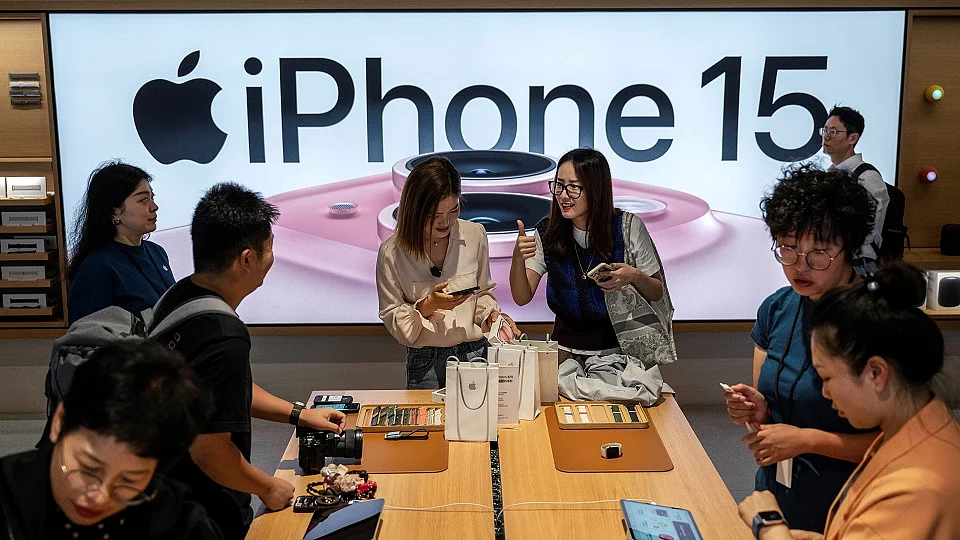 WATCH: Sales of Apple Inc.’s iPhone unexpectedly fell by 24% in China over the first six weeks of this year. Oliver Crook reports.Source: Bloomberg