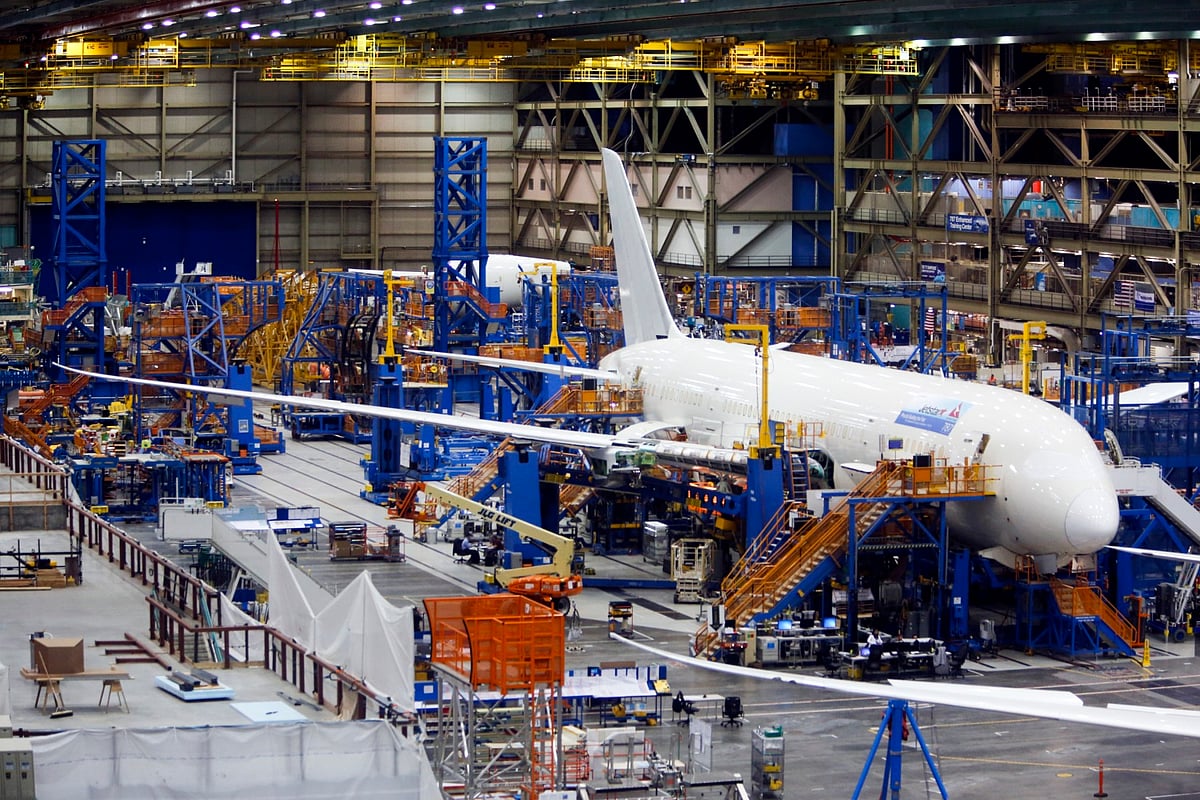 Workers assemble a Boeing 787 Dreamliner at the Everett factory in Washington.Photographer: Patrick T. Fallon/Bloomberg