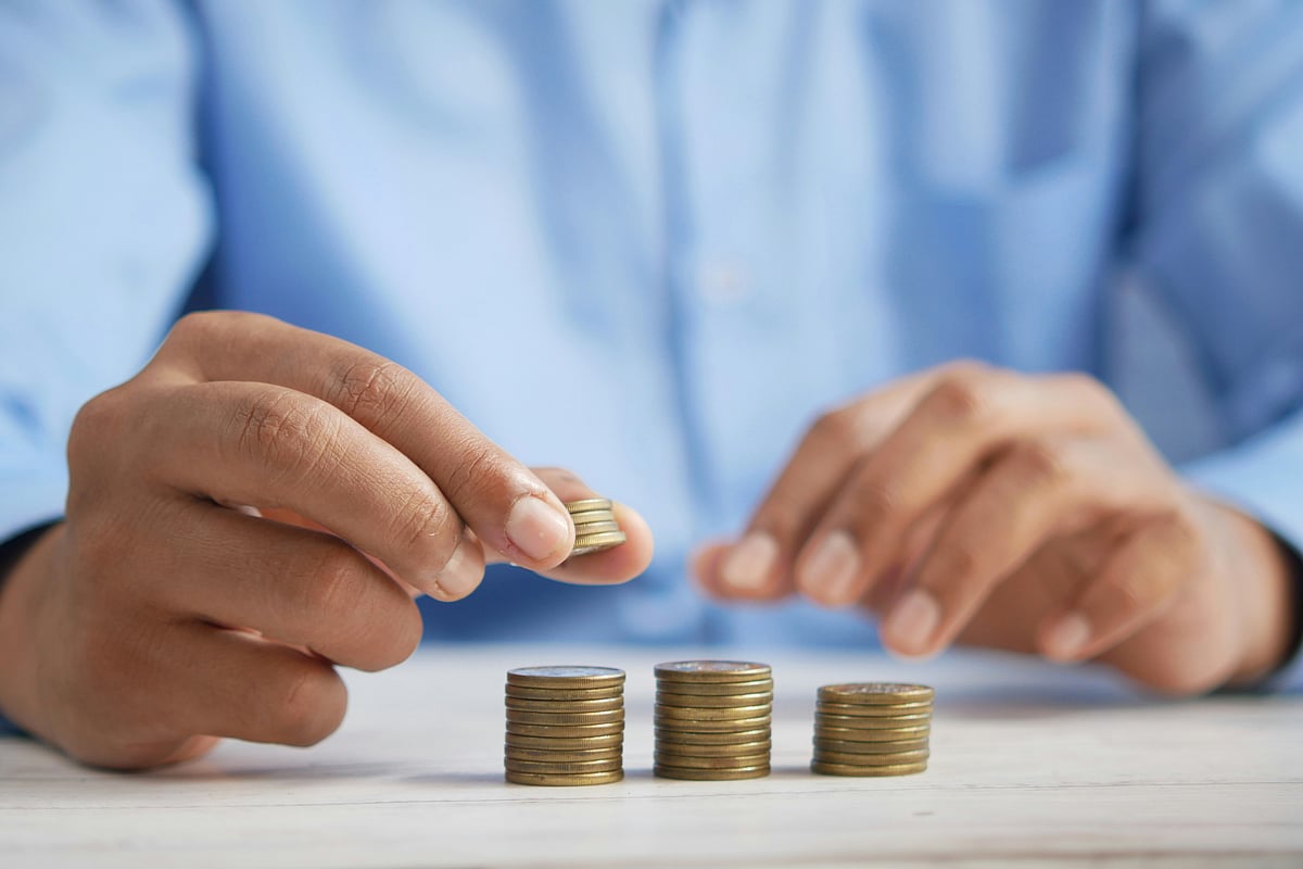 The Mutual Fund Show: Hybrid Schemes Help Offset Global Uncertainties, Growth Concerns