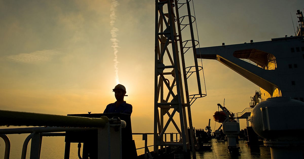 Oil Holds Modest Loss As Risk-Off Tone Counters Lower Stockpiles Oil Holds Modest Loss As Risk-Off Tone Counters Lower Stockpiles