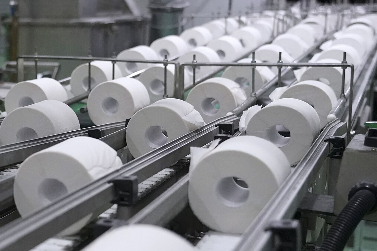<div class="paragraphs"><p>Rolls of toilet paper move along a conveyor. (Photographer: Bloomberg Creative Photos/Bloomberg Creative Collection)</p></div>