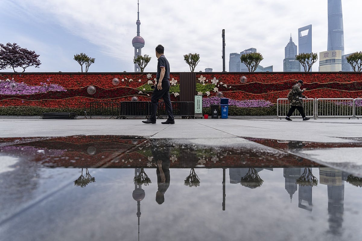 China Credit Shrinks For First Time, Loan Growth Disappoints