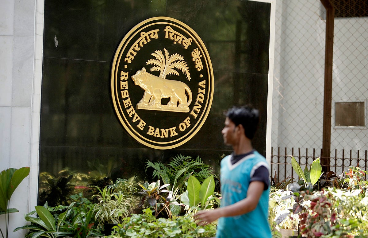 India’s Reserves Drop as Foreigners Pull Money From Bond Market