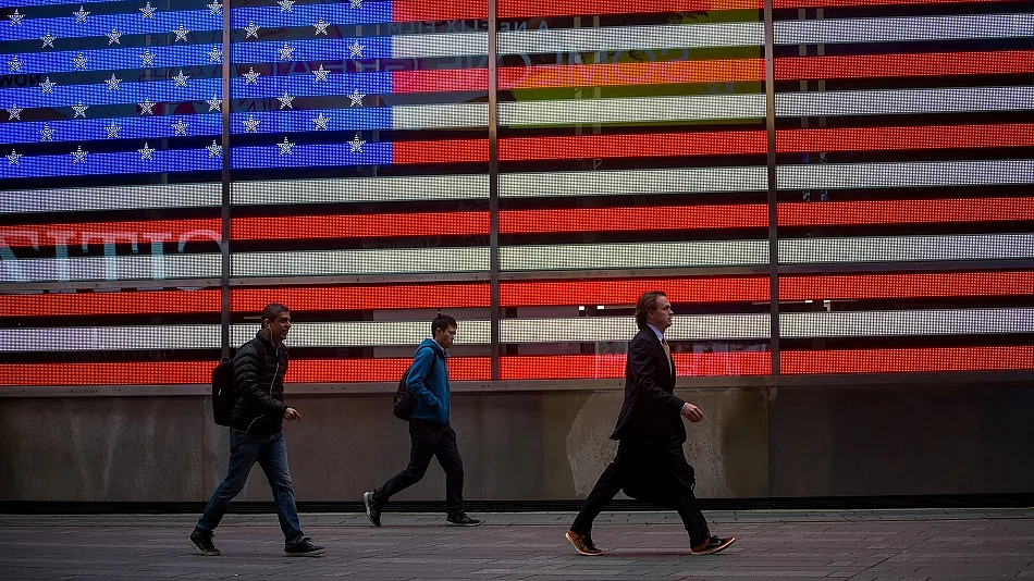 WATCH: The US economy grew at a slower pace in the first quarter than initially reported. Michael McKee reports.Source: Bloomberg