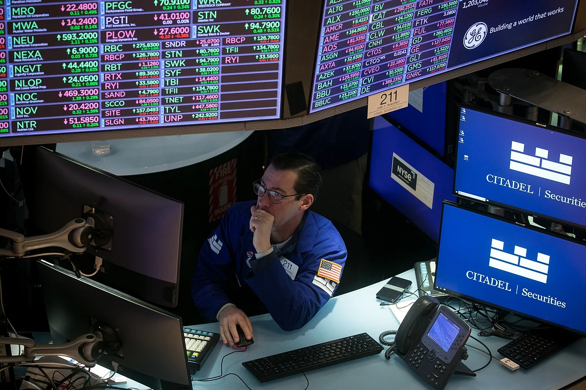 Tech rout hits stocks.Source: Bloomberg