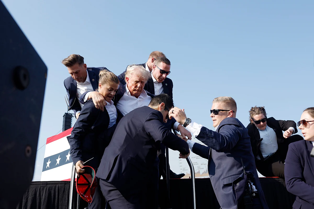 Secret Service agents rushed to the stage, yelling “get down” and formed a circle around the former president.Photographer: Anna Moneymaker/Getty Images