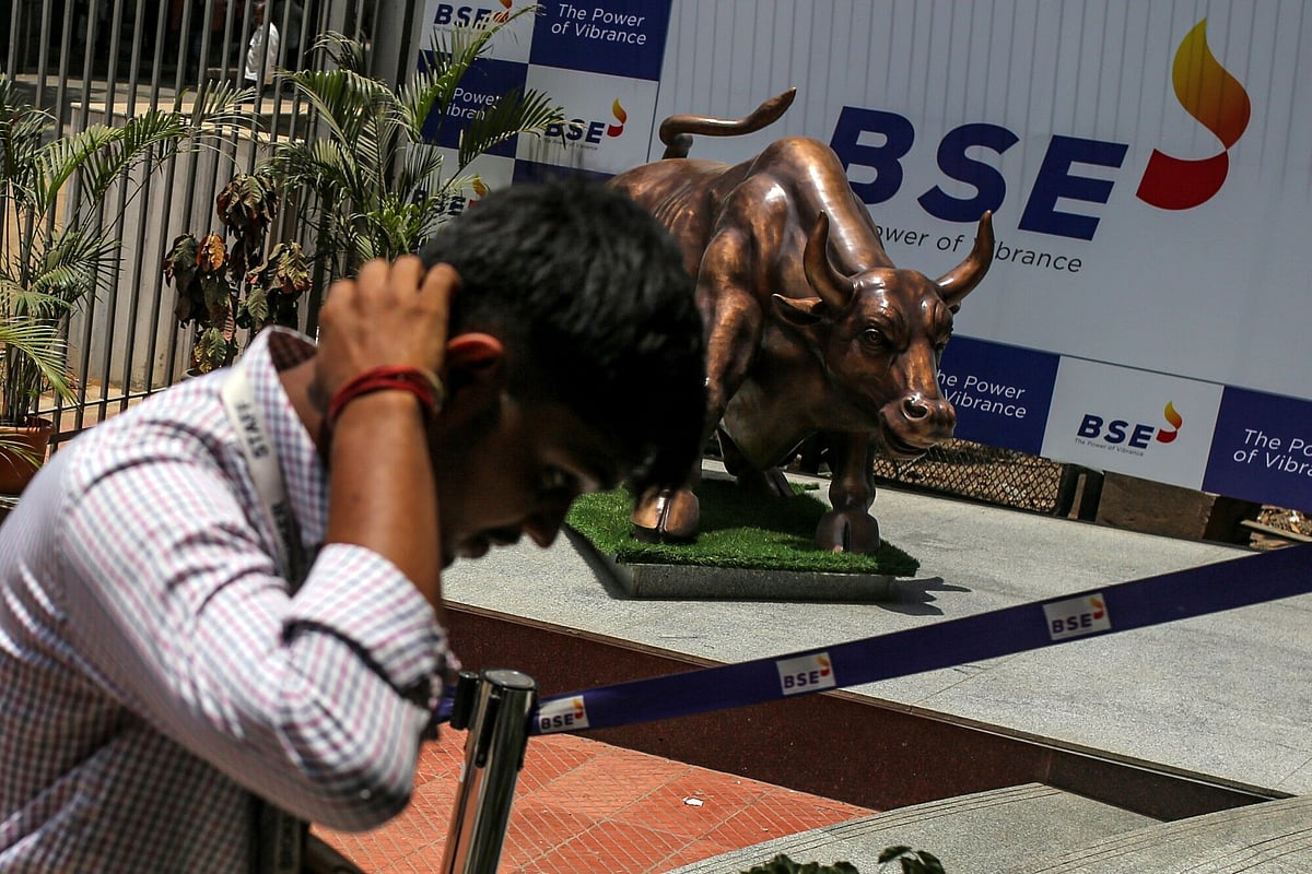 <div class="paragraphs"><p>A bronze bull statue outside the Bombay Stock Exchange building in Mumbai. (Photographer: Dhiraj Singh/Bloomberg)</p></div>