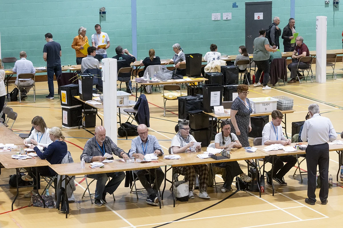 Officials count ballots for the Godalming and Ash constituency in Haslemere, UK, on July 4.Photographer: Jason Alden/Bloomberg