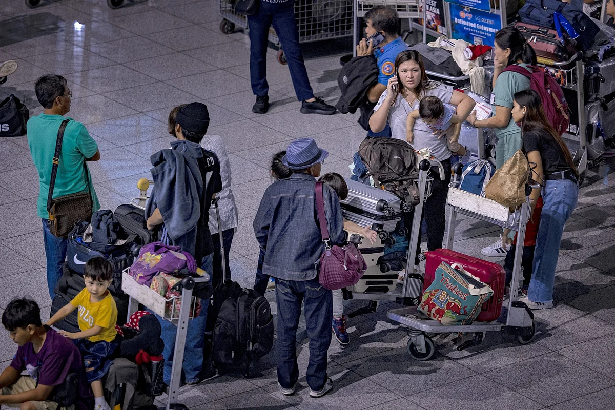 Passengers wait for check-in counters amid a global IT disruption at Ninoy Aquino International Airport on July 19.Photographer: Ezra Acayan/Getty Images