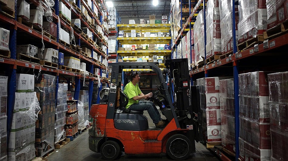 WATCH: The US producer price index for final demand increased 0.1% from a month earlier. Compared with a year ago, the PPI rose 2.2%. Michael McKee reports.Source: Bloomberg