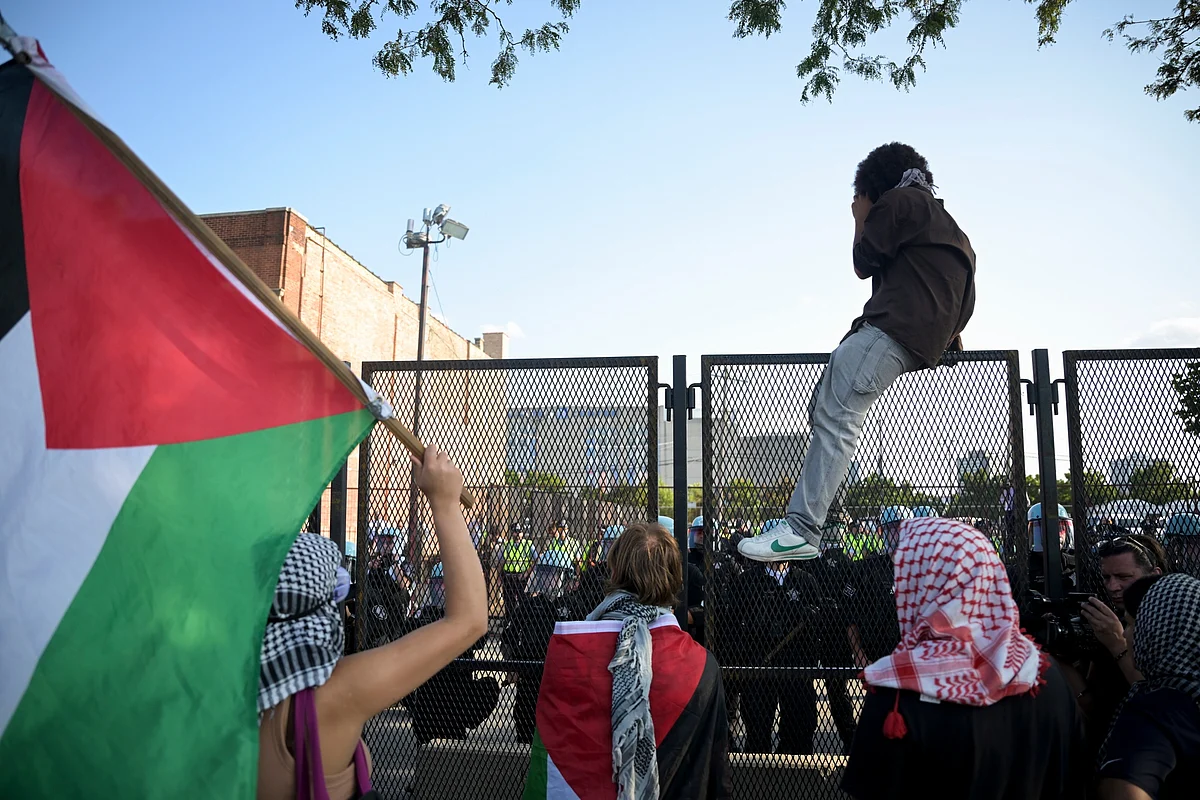Pro-Palestinian demonstrators outside the DNC on Aug. 19.Photographer: Victor J. Blue/Bloomberg